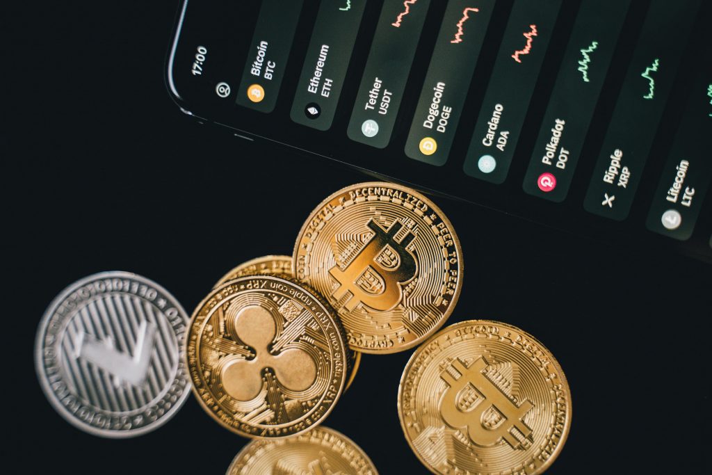 Bitcoin, Ripple, Litecoin, Dogecoin und mehrere andere Altcoins