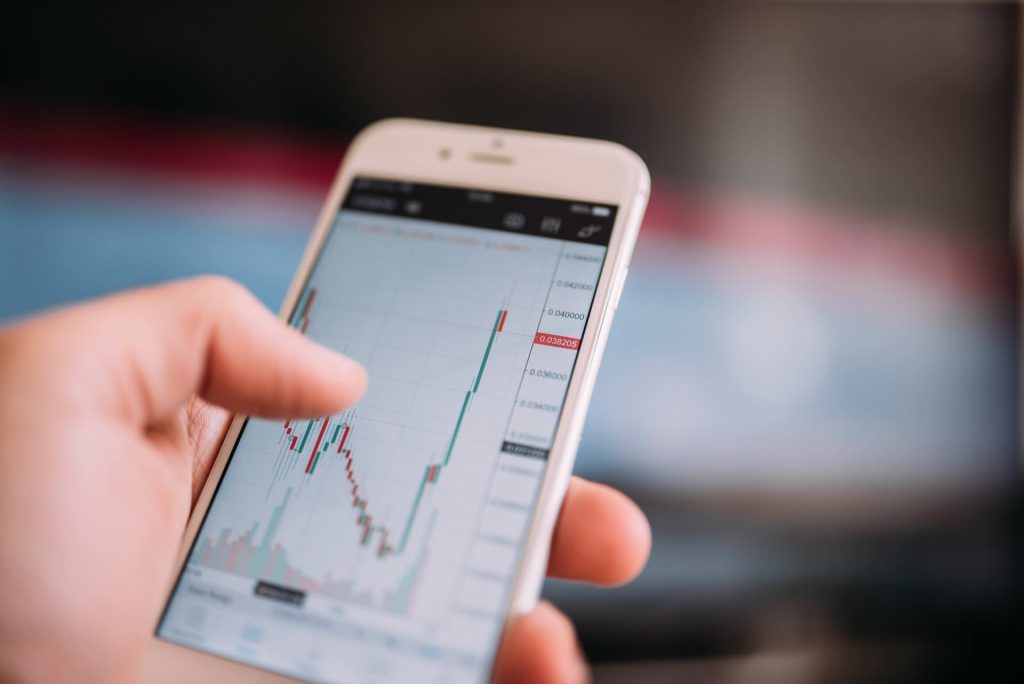 Trading Chart auf einem Smartphone